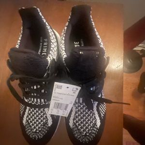 Adidas Ultra Boost 5.0 DNA White Black Sneakers Shoes Youth Size 6 Women 7 1/2